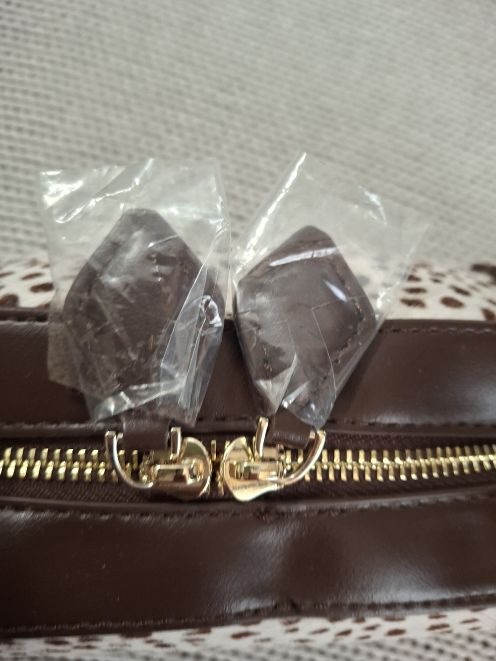 House of Harlow 1960 Cream and Brown Spot-Print Shoulder Bag - Picture 4 of 7